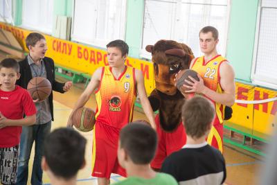 Рязанские «зубры» дали урок баскетбола в СОШ №1